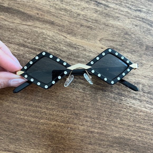 NWOT Poppy Lissiman Elton Sunglasses in Black - Picture 3 of 6